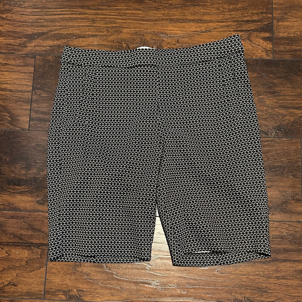 Elle black and white geometric pattern bermuda shorts - size L